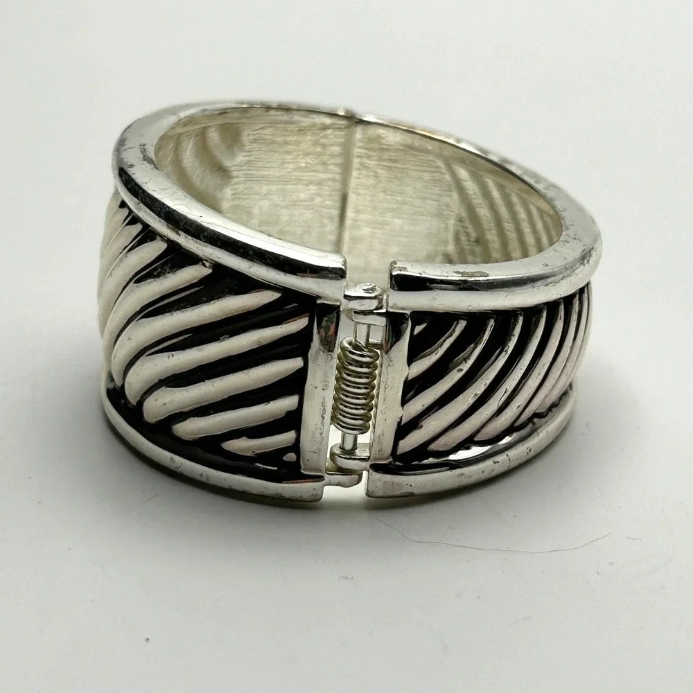 Vintage Premier Designs Chunky Hinged Clamper‎ Bracelet Silver Tone Signed PD